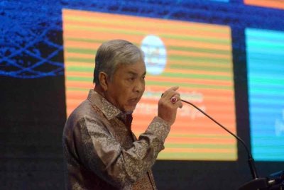Ahmad Zahid berucap pada Majlis Menandatangani Perjanjian Pembangunan Antara Majlis Agama Islam Pulau Pinang, Wakaf Pulau Pinang dan Perda Ventures Incorporated Sdn Bhd di Hotel Bahang Bay di sini pada Sabtu.