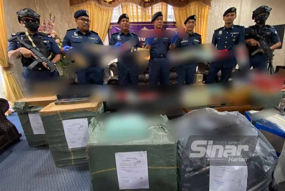 Tangkapan jam 11 pagi itu berjaya merampas pelbagai jenama rokok didakwa untuk sambutan Tahun Baharu Cina bernilai RM102,486 dan anggaran cukai sebanyak RM366,252.60.