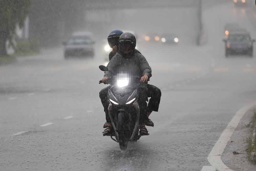 MetMalaysia mengeluarkan amaran hujan berterusan tahap buruk yang dijangka berlaku di beberapa kawasan di Sarawak hingga esok. Gambar hiasan