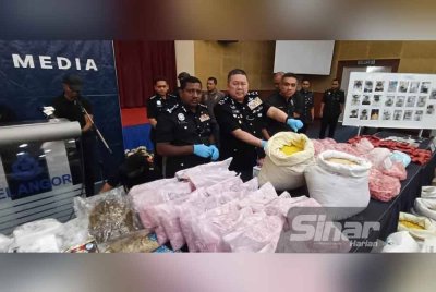Kok Chin menunjukkan dadah hampir RM118 juta dirampas selepas polis menahan 12 individu termasuk seorang wanita disyaki terlibat dengan sindiket memproses dadah.