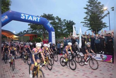 Amirudin melepaskan peserta kayuhan IJN·KHK LAND Ride 4 Your Heart 2025, pada Ahad.