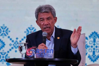 Mohamad Hasan ketika sidang akhbar selepas mempengerusikan mesyuarat Pemukiman AMM di Pusat Konvensyen Antarabangsa Langkawi (LICC) hari ini. - Foto: Bernama