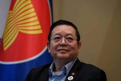 Dr Kao Kim Hourn ketika sidang akhbar selepas mesyuarat Pemukiman Menteri-Menteri Luar ASEAN (AMM) 2025 di Pusat Konvensyen Antarabangsa Langkawi (LICC) di sini hari ini. - Foto: Bernama