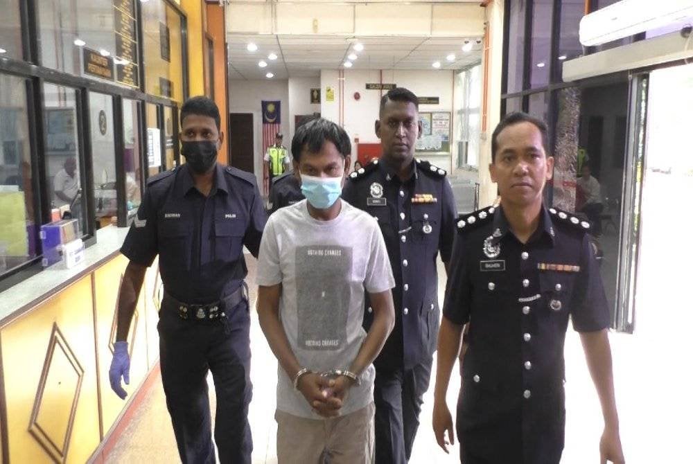 Tertuduh diiringi polis ketika dibawa ke Mahkamah Butterworth, pada Isnin.