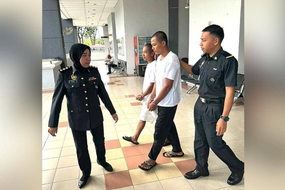 Sein Kyi Moe (kanan, tinggi) dan Tun Tun Kyaing dipenjara enam bulan atas pertuduhan menyimpan LPG tanpa lesen. Foto ihsan KPDN