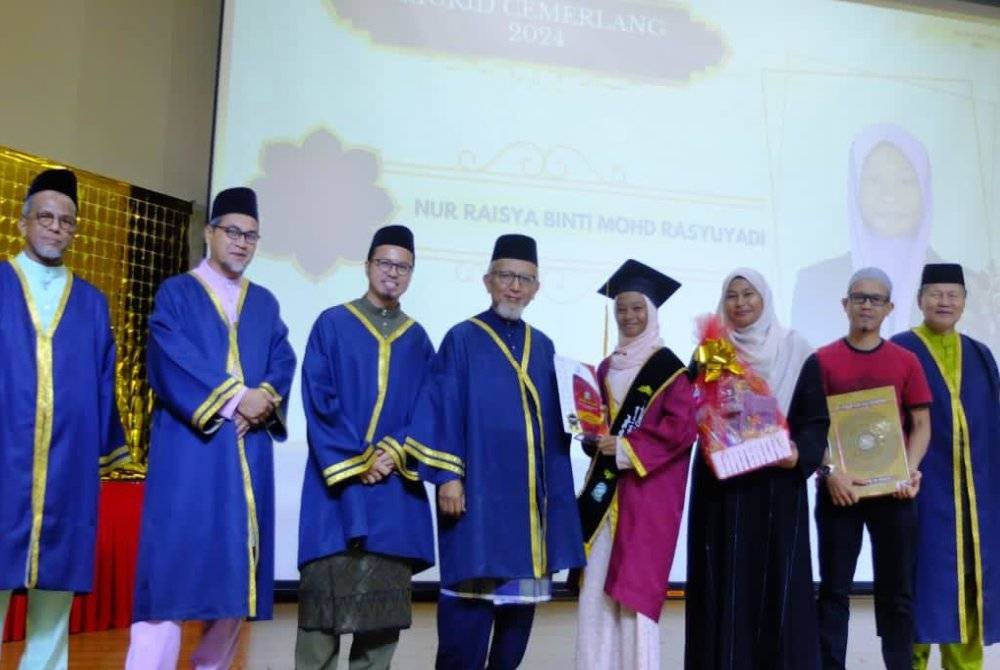 ANTARA pelajar yang cemerlang pada Majlis Ihtifal Srim 2024 baru-baru ini.