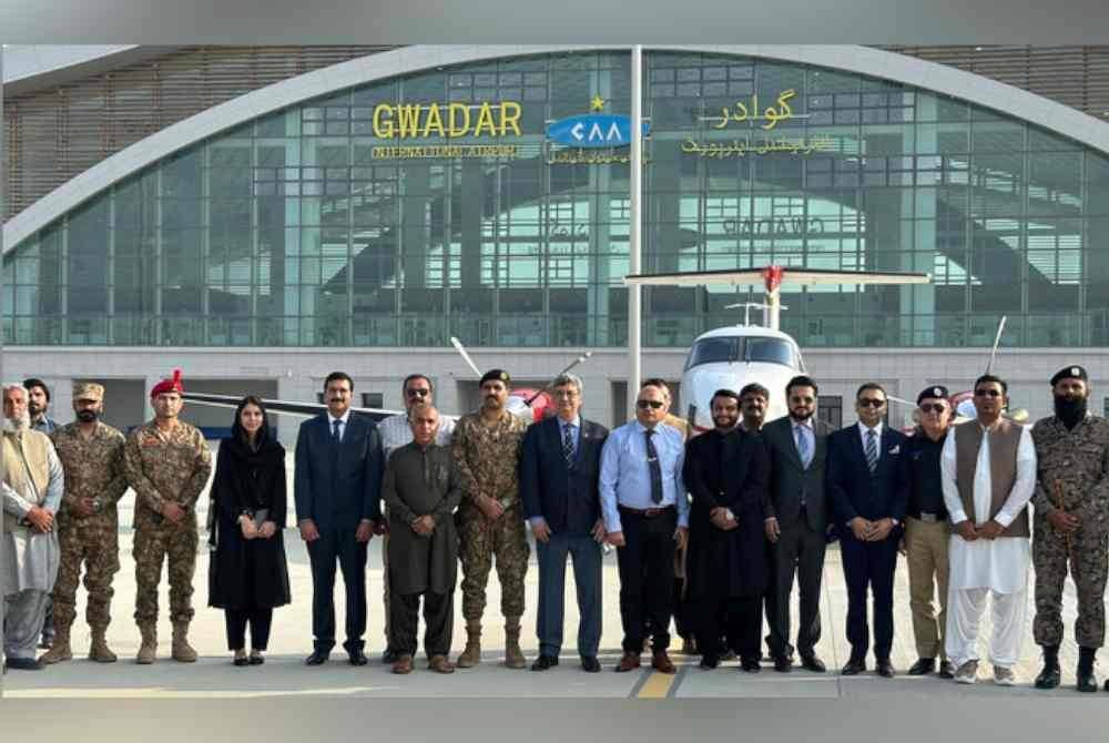 Lapangan Terbang Antarabangsa baharu Gwadar di Pakistan telah memulakan operasi komersial dengan ketibaan penerbangan daripada PIA pada Isnin. Foto Agensi