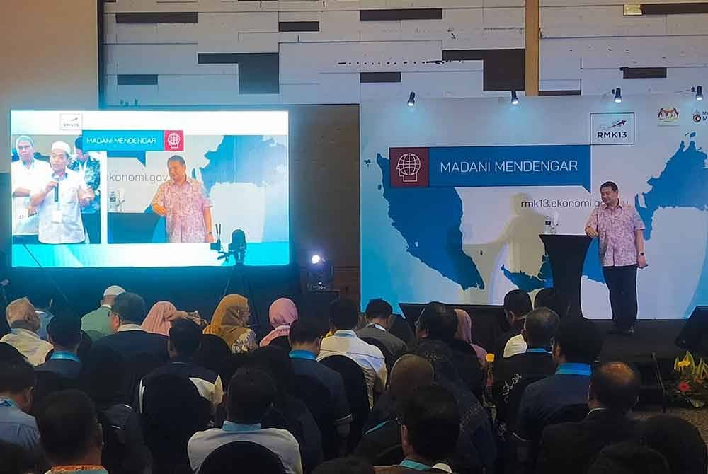 Rafizi pada sesi dialog bersama wakil pemain industri, GLC, badan berkanun, IPT, NGO dan pelajar di sebuah hotel pada Isnin.