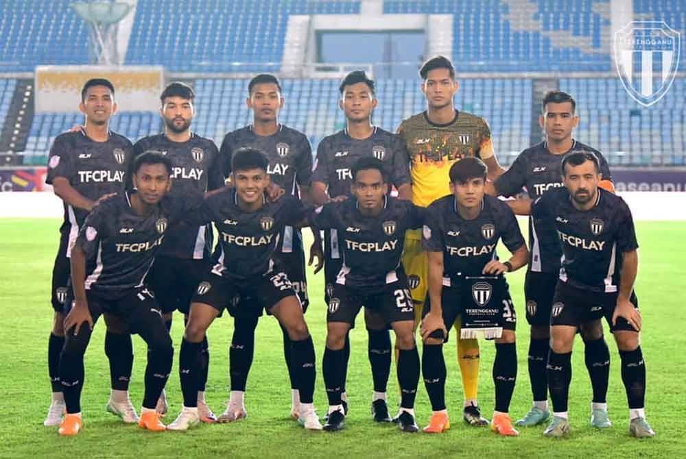 Barisan pemain Terengganu ketika menewaskan Shan United di Stadium Bolasepak Thuwunna pada 8 Januari lalu. Foto Terengganu FC