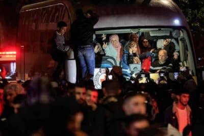 Kebanyakan tahanan warga Palestin yang dibebaskan pada Ahad merupakan wanita dan remaja. -Gambar fail/Reuters