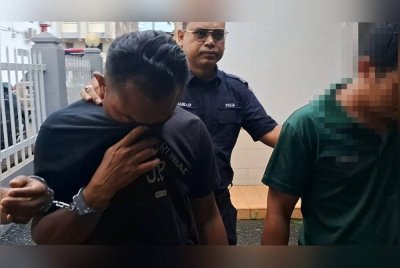 Suspek kes pukul lelaki OKU di Pasar Tani Padang Astaka Chukai, Kemaman pada Jumaat lalu direman selama tiga hari bermula Isnin.