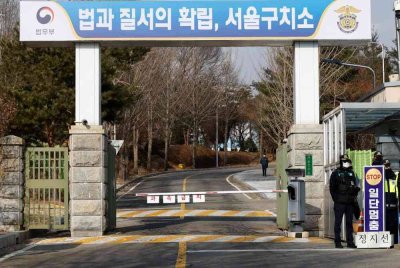 Suk Yeol dipindahkan ke sel berukuran 12 meter persegi di pusat tahanan di Uiwang, selatan Seoul pada Ahad. Foto Xinhua