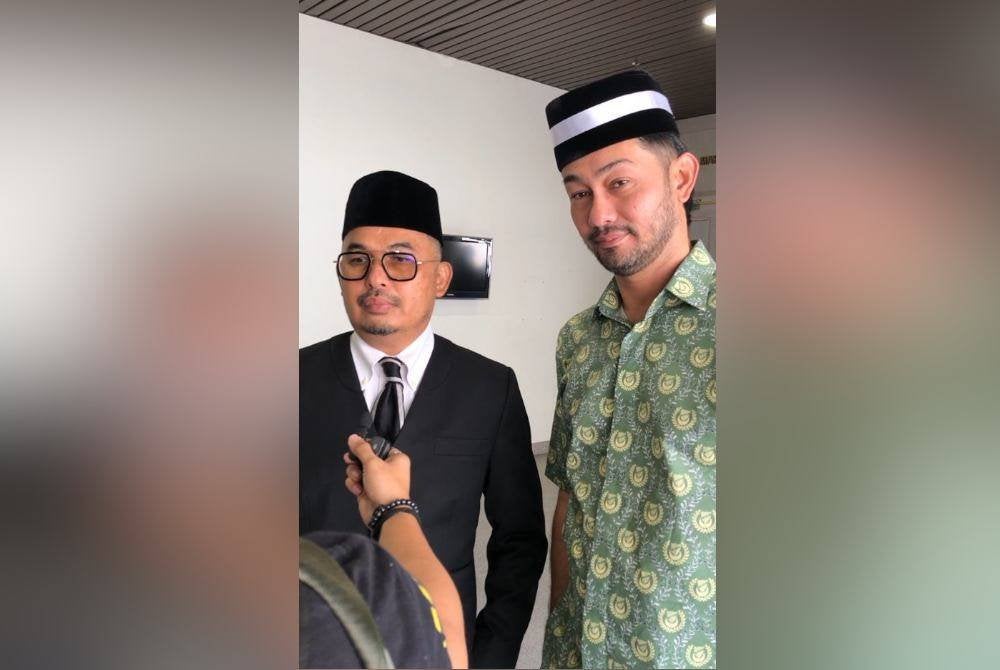 Fakhrul Azman (kiri) bersama Farid ketika ditemui di Mahkamah Syarie Kuala Lumpur pada Selasa untuk lantikan JKP bagi sebutan kes penceraian bersama isterinya, Diana Danielle.