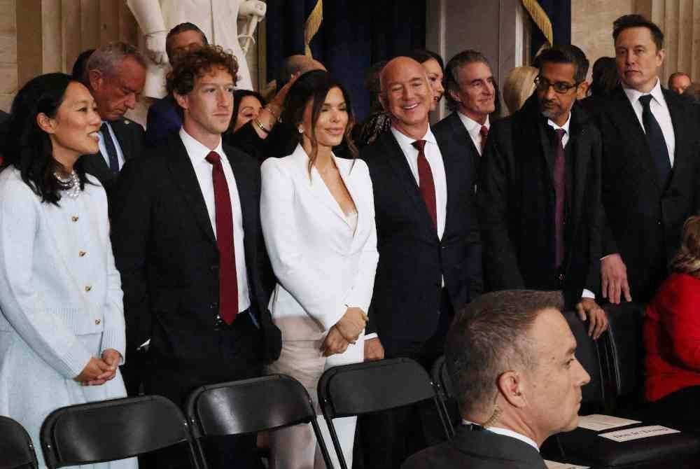 Dari kiri: Priscilla Chan, Mark Zuckerberg, Lauren Sanchez, Jeff Bezos, Sundar Pichai dan Elon Musk ketika menghadiri menghadiri majlis angkat sumpah Donald Trump sebagai Presiden AS ke-47 di Capitol Rotunda di Washington pada Isnin. Foto AFP