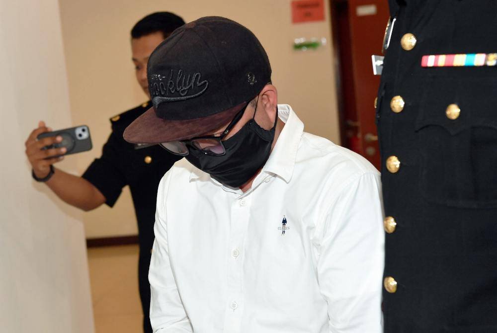 Mohd Nazri mengaku tidak bersalah di Mahkamah Sesyen hari ini atas pertuduhan membuat tuntutan palsu berjumlah RM85,500 kepada agensi sebuah kementerian, empat tahun lepas. Foto Bernama