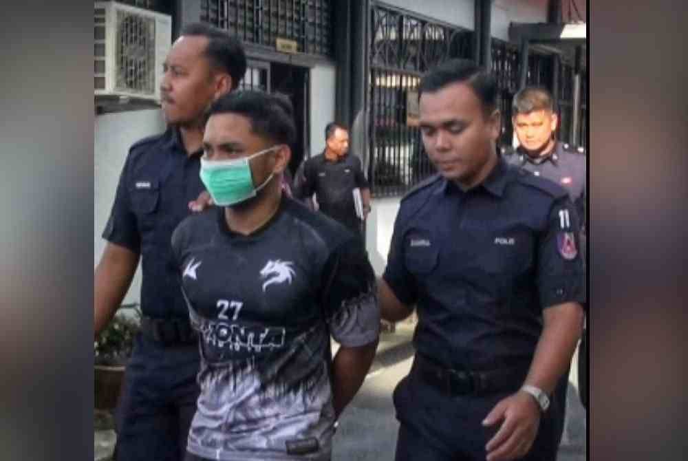 Penghantar makanan didenda RM3,500 di Mahkamah Majistret di sini pada Selasa selepas mengaku bersalah atas pertuduhan menyimpan 35 unit pelbagai jenis barang kemas curi, Sabtu lalu.