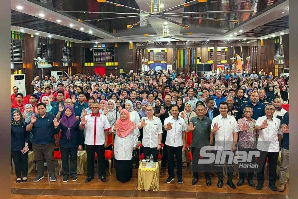 Warga UMK dan hadirin yang bersama-sama menyertai Jelajah Kempen Keselamatan Dalam Talian pada Selasa. Foto Sinar Harian/ADILA SHARINNI WAHID