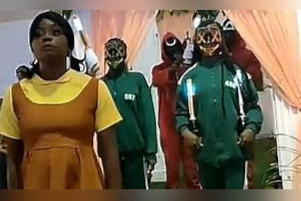 Rombongan pengantin memakai pakaian siri popular Squid Games semasa menghadiri majlis perkahwinan di Nigeria - Agensi