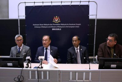 Anwar ketika sidang media selepas mengakhiri lawatan kerjanya ke Belgium. Foto Bernama
