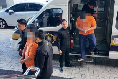Dua individu berkenaan dibawa ke Mahkamah Majistret Seremban untuk permohonan reman pada Selasa.
