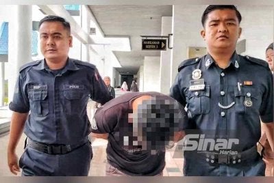 Tertuduh berusia 48 tahun ketika dibawa keluar dari Mahkamah Sesyen di sini, pada Selasa.