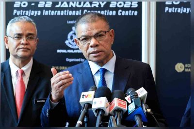 Saifuddin bercakap semasa sidang media di Sidang Kemuncak AISSE 2025: Memperkukuh Keselamatan Negara dan Serantau di Pusat Konvensyen Antarabangsa Putrajaya (PICC) pada Selasa. Foto Bernama