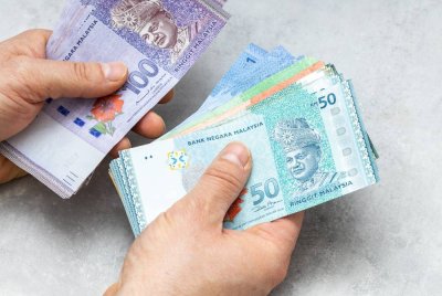 Pada 6 petang Selasa, ringgit menokok kepada 4.4730/4780 berbanding dolar AS daripada 4.4910/4960 semasa ditutup pada Isnin. Gambar hiasan