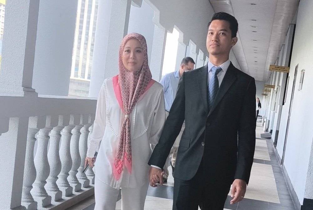 Vivy dan Fadzarudin hadir ke Mahkamah Sesyen Kuala Lumpur pada Rabu, bagi menghadapi satu lagi pertuduhan, menyalahgunakan dana Khazanah dan PNB milik Fashion Valet Sdn Bhd berjumlah RM8 juta, tujuh tahun lalu.