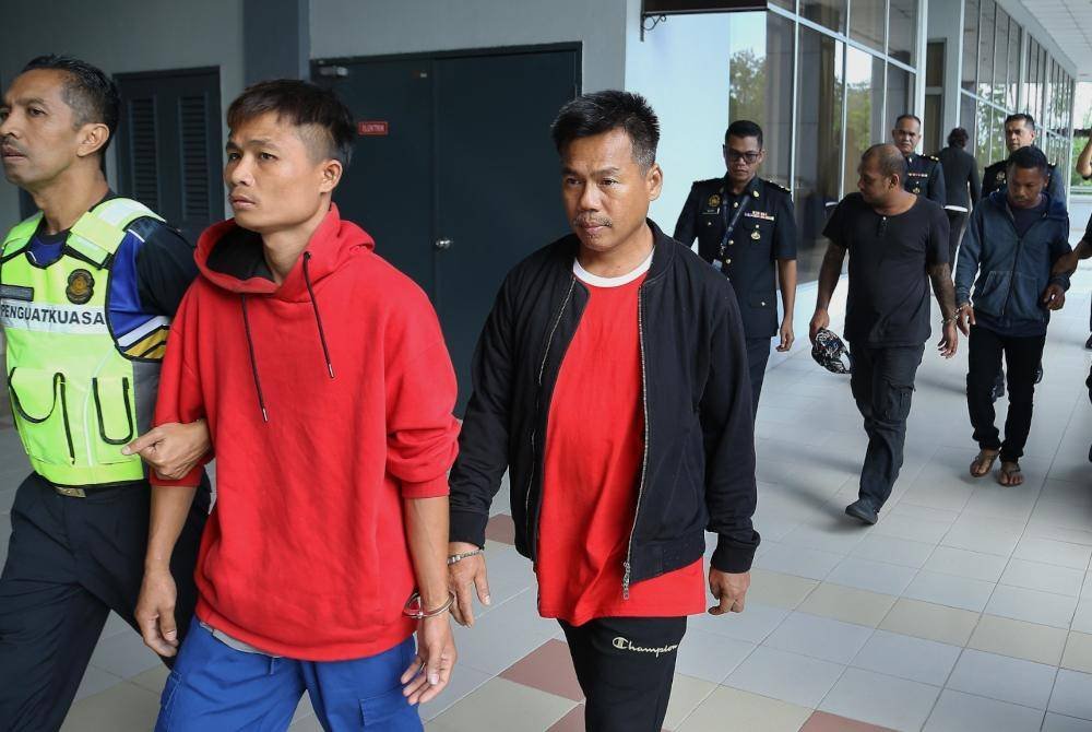 Kesemua empat tertuduh didakwa di Mahkamah Sesyen Seremban atas pertuduhan berurusan secara borong gas petroleum cecair tanpa lesen yang sah minggu lalu.