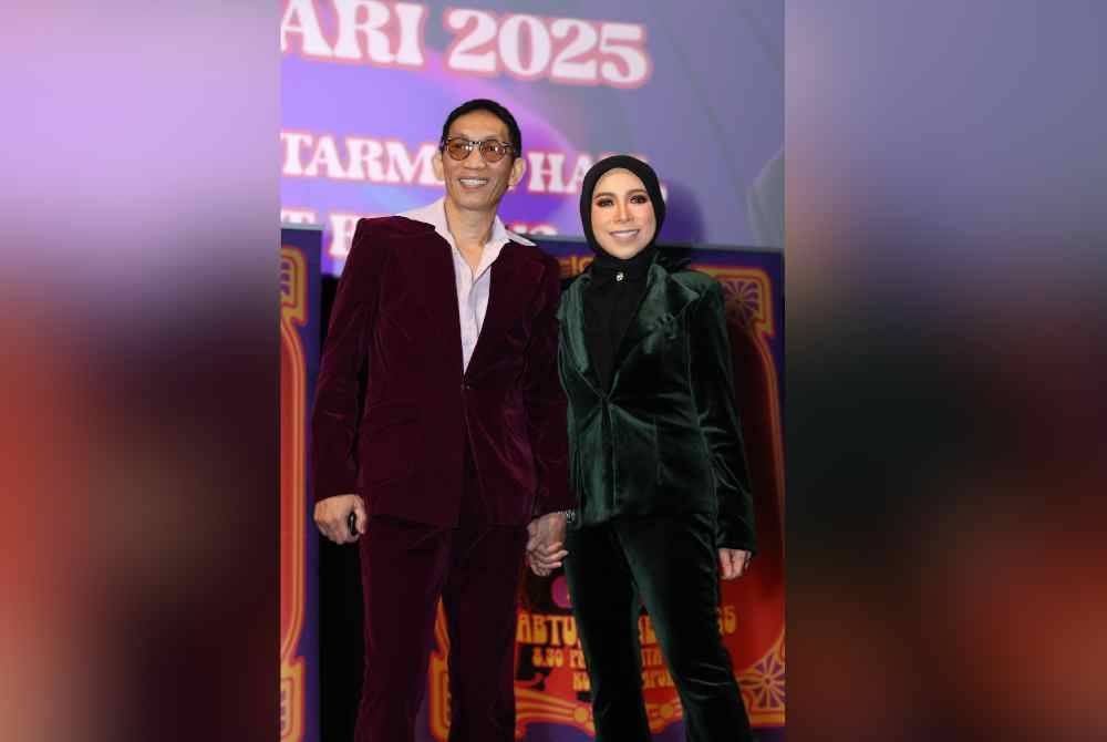 Melly bersama suaminya, Anton.