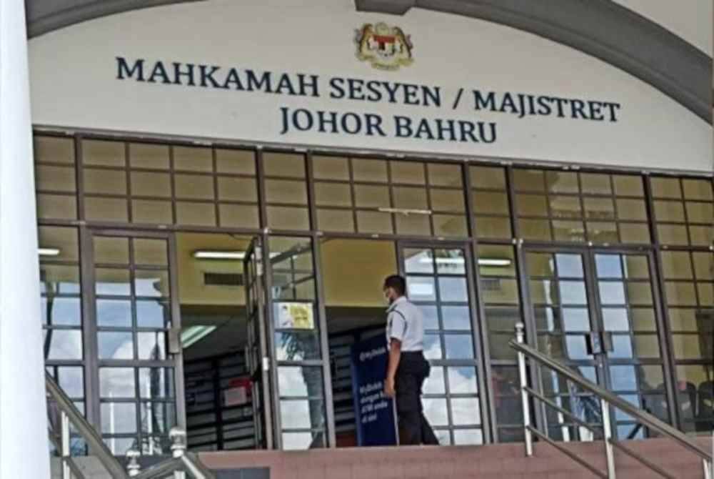 Tiga individu didakwa di dua Mahkamah Majistret Johor Bahru di sini ada Rabu berkaitan kes bunuh seorang wanita di hadapan sebuah kuil di Skudai.