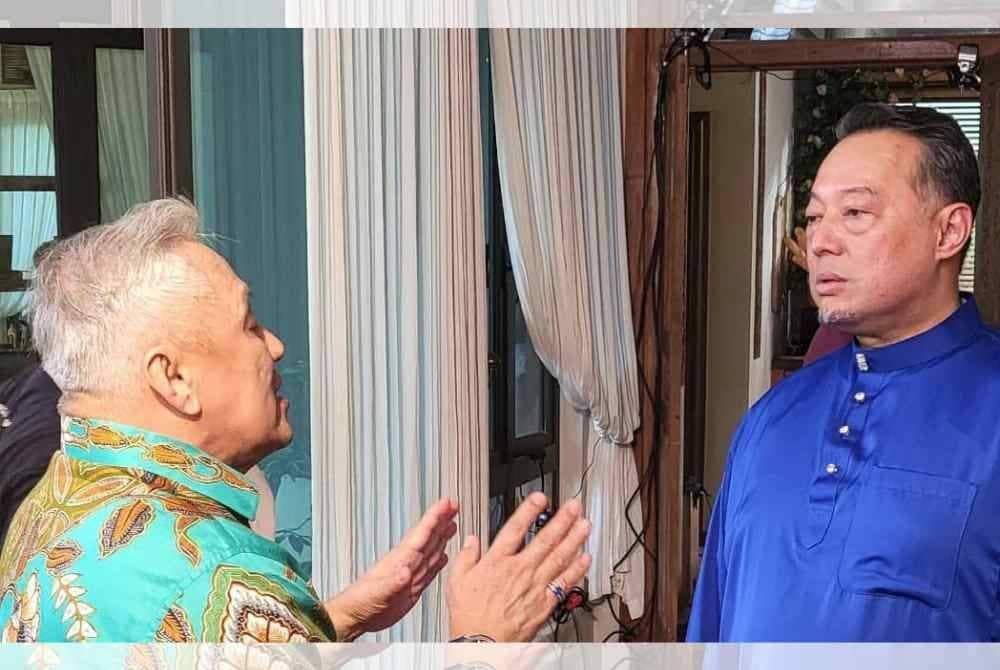 USTAZ HANAFI (kanan) berkongsi rahsia mengapa nama Cef Wan bertahan lama dalam industri kulinari hingga saat ini. -Foto: FACEBOOK USTAZ HANAFI