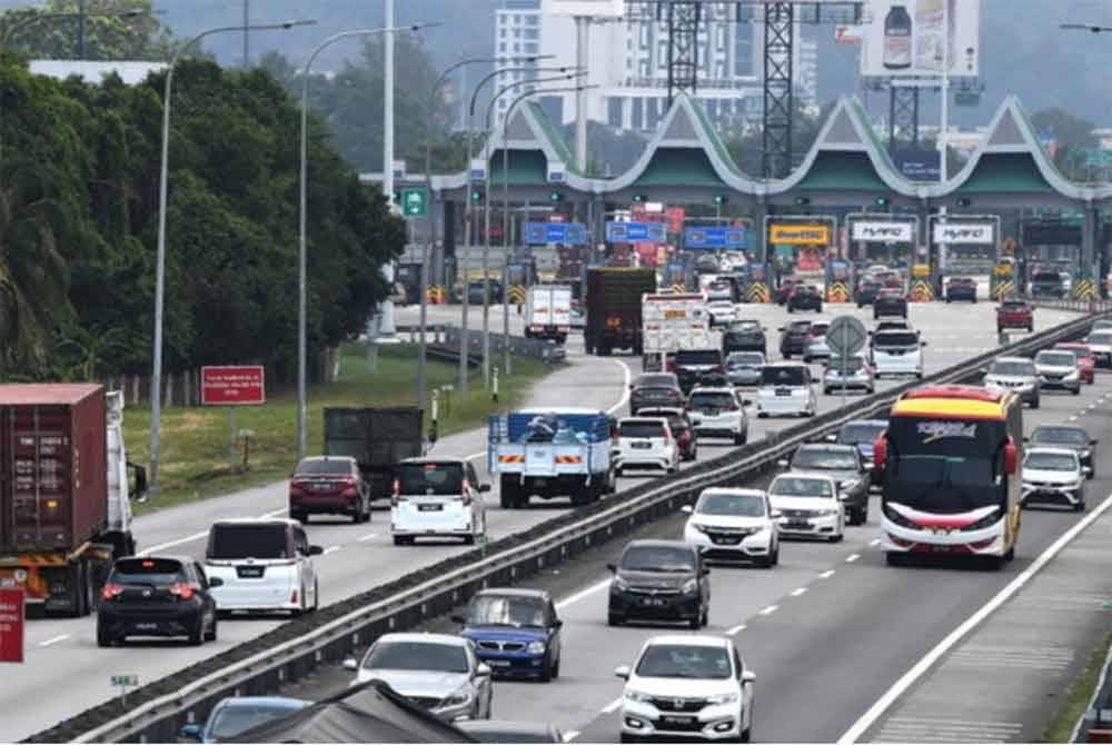 Menurut Mohd Ikhmal, kerajaan juga diminta mempertimbangkan semula keputusan itu dan cari penyelesaian lain agar orang ramai dapat balik kampung dengan hati tenang tanpa terbeban dengan kos tol. - Gambar hiasan