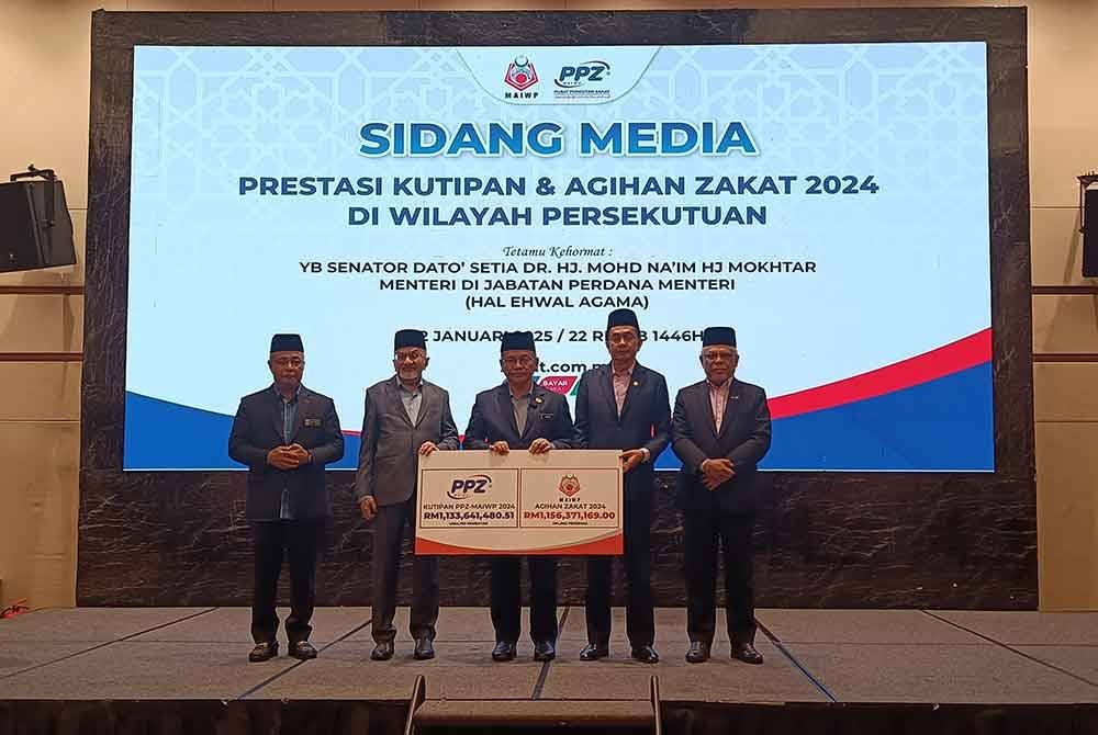 Mohd Na'im (tengah) ketika Majlis Pengumuman mengenai Prestasi Kutipan Dan Agihan Zakat 2024 Wilayah Persekutuan di Putrajaya pada Rabu.