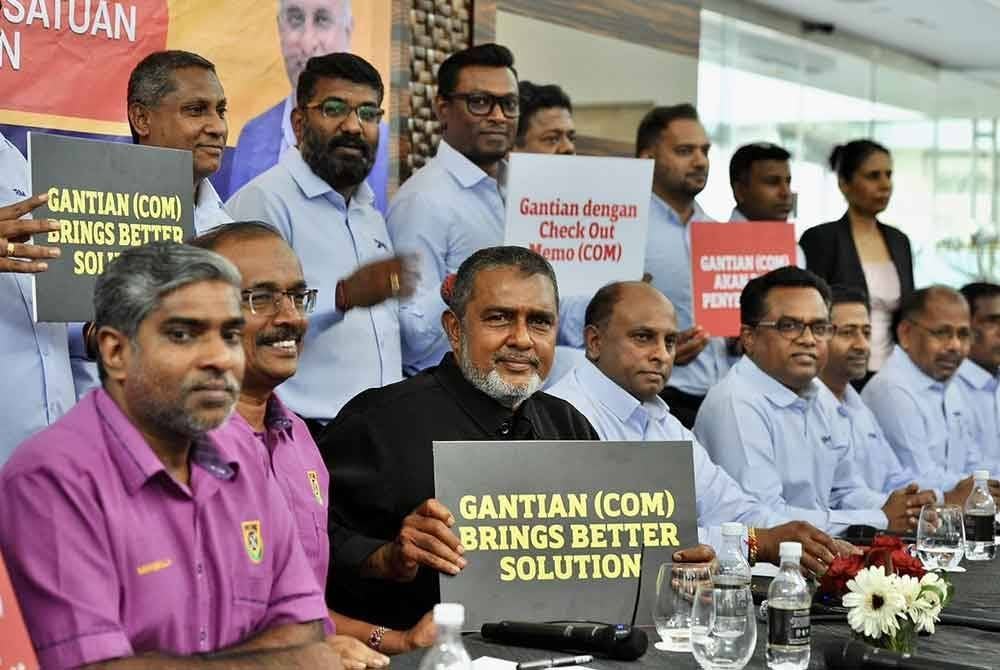 Jawahar Ali (tengah) ketika sidang media Presma bersama Persatuan Pengusaha Restoran India Malaysia (Primas) di Hotel Impiana KLCC, Kuala Lumpur pada Rabu.