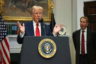 Pengerusi Eksekutif Oracle, Larry Ellison mendengar ucapan Trump di Rumah Putih pada Selasa. Foto AFP