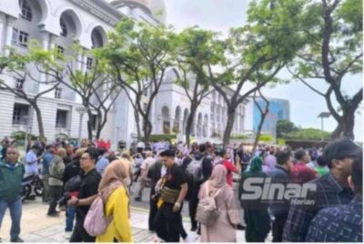 Bersih dan Suaram mendakwa, tindakan pihak berkuasa yang cuba menghalang himpunan aman, membelakangkan undang-undang yang memberikan kuasa dan hak untuk rakyat menggunakan saluran tersebut. - Gambar hiasan
