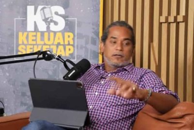 Khairy Jamaluddin ketika Program Podcast Keluar Sekejap episod 140.