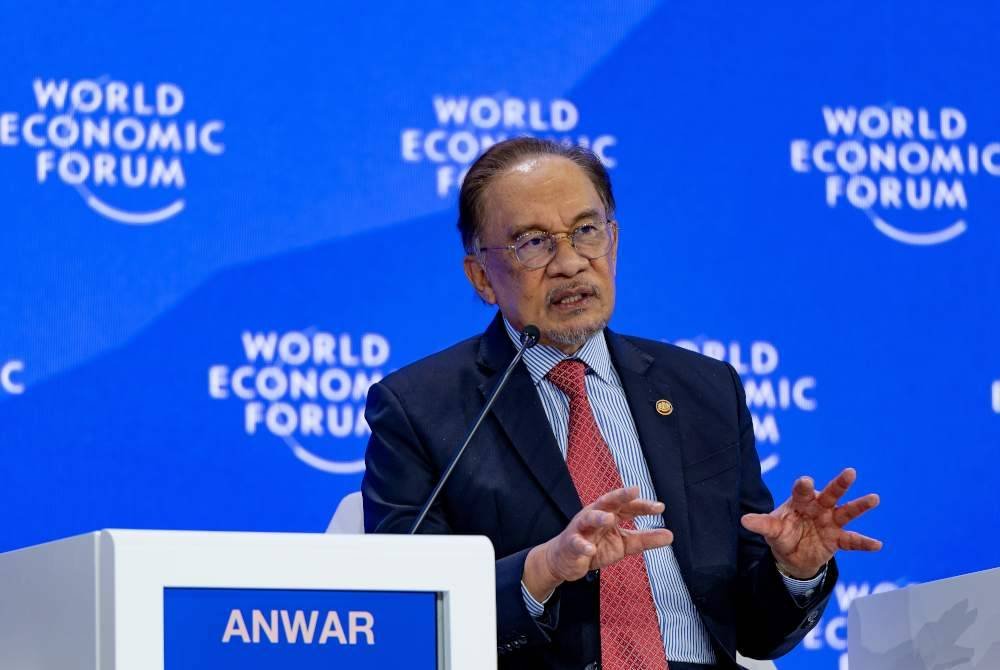 Anwar Ibrahim ketika berucap pada sesi Pleno ASEAN di Forum Ekonomi Dunia (WEF) 2025 di Davos, Switzerland. Foto Bernama