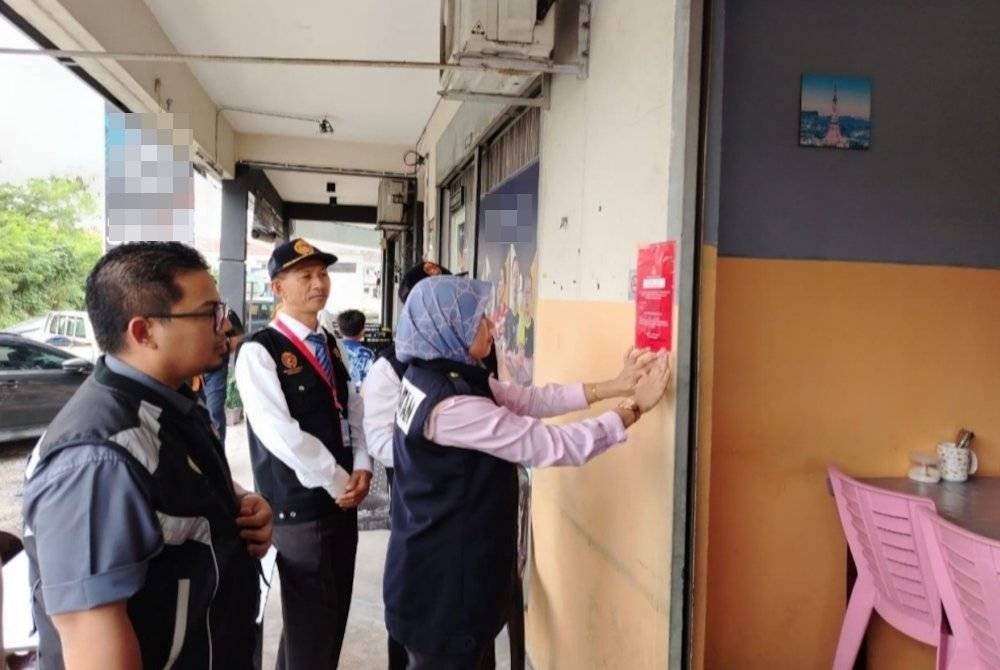 Jabatan Kesihatan Negeri Kelantan (JKNK) mengarahkan tujuh premis perniagaan makanan di sekitar daerah ini diarah tutup selepas tidak mencapai tahap kebersihan sebagaimana yang telah ditetapkan pada Rabu.