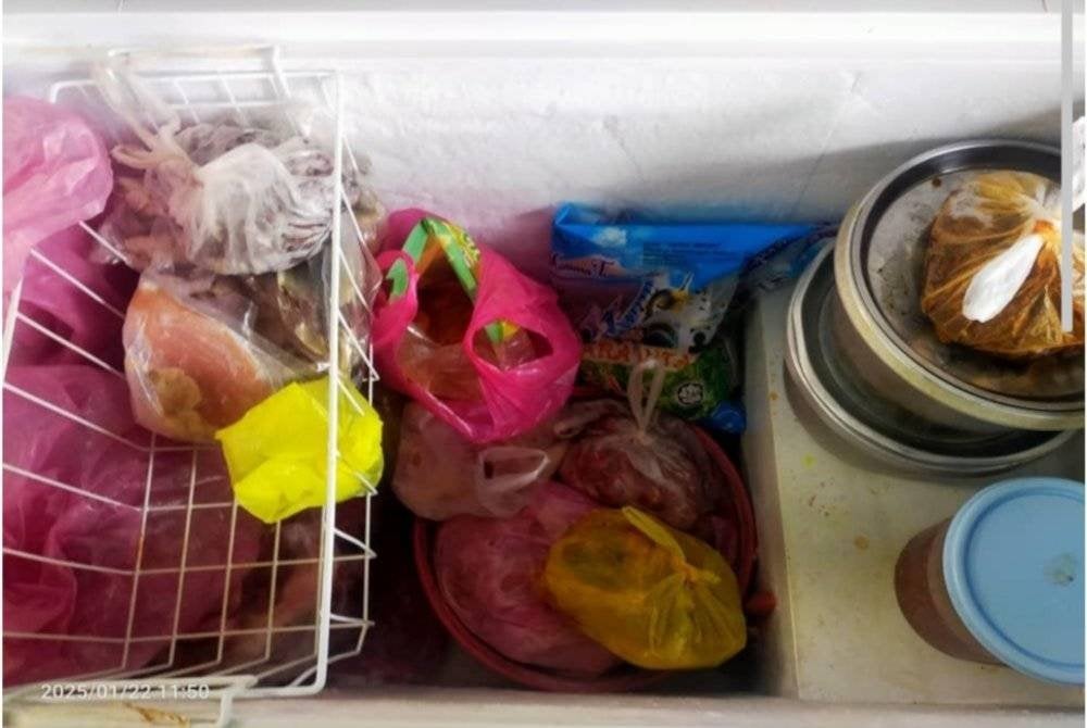 Sebanyak 63 notis tawaran kompaun dikeluarkan kepada pemilik premis dan pengendali makanan di atas pelbagai kesalahan yang melanggar Peraturan-Peraturan Kebersihan Makanan 2009.