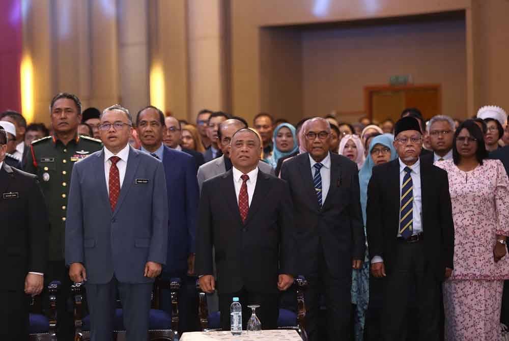 Berkat pengurusan kewangan yang berhemah, Perak juga menerima pengiktirafan Sijil Ketua Audit Negara Tanpa Teguran bagi Penyata Kewangan Kerajaan Negeri 2023, menjadikan Perak antara lima negeri terbaik dalam tadbir urus kewangan.