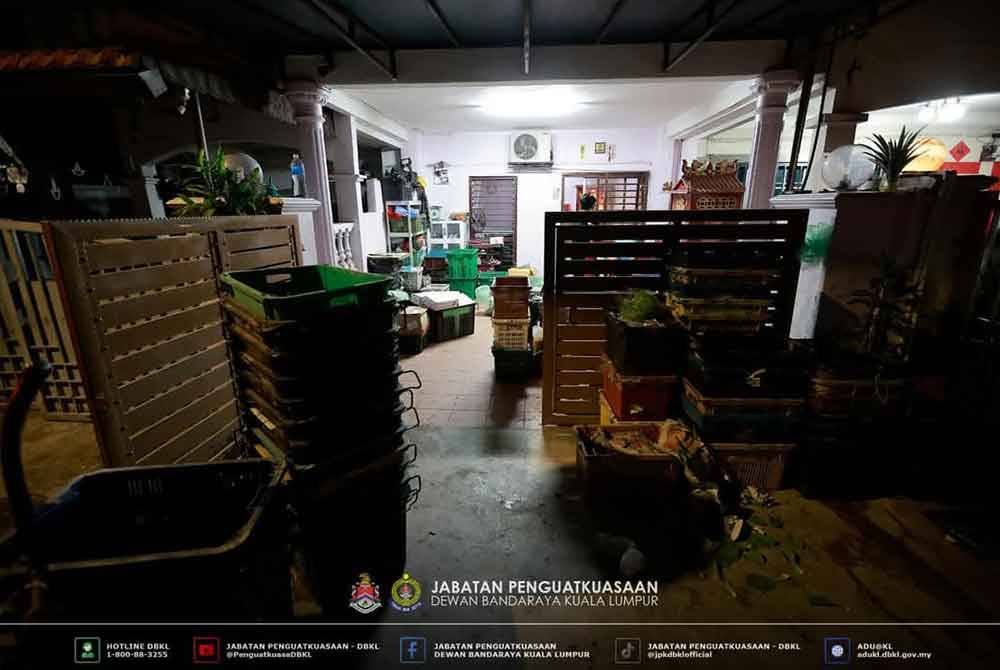 Kediaman dijadikan stor simpanan barangan tanpa kebenaran diserbu DBKL pada Khamis.