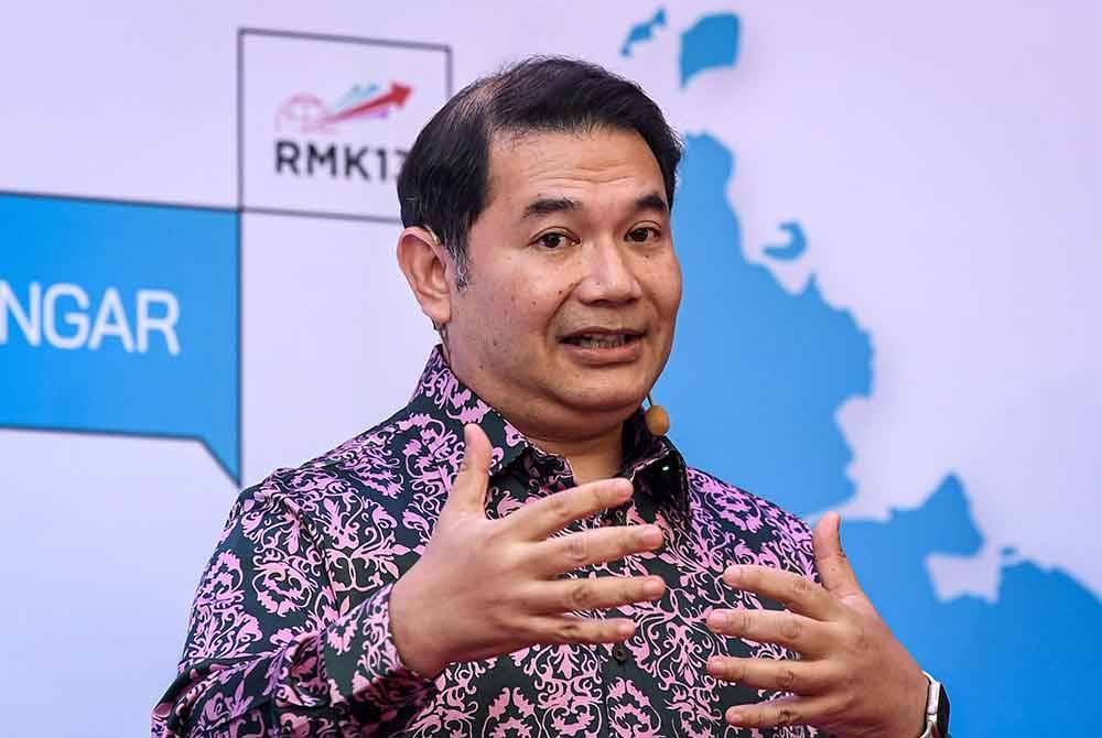 Rafizi berucap pada Sesi Libat Urus (SLU) Rancangan Malaysia Ketiga Belas (RMK-13) di sebuah hotel pada Khamis. Foto Bernama