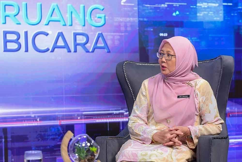 Dr Zaliha (kanan) pada Program Ruang Bicara bertajuk Wilayah Persekutuan 2025: Ke Arah Merealisasikan Bandar CHASE terbitan Bernama TV malam ini. Foto Bernama