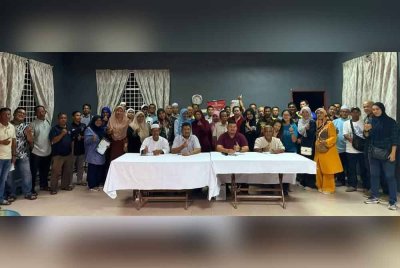 Program Santai bersama Pejabat Perpaduan Daerah dan KRT di Dewan Taman Sri Derga.