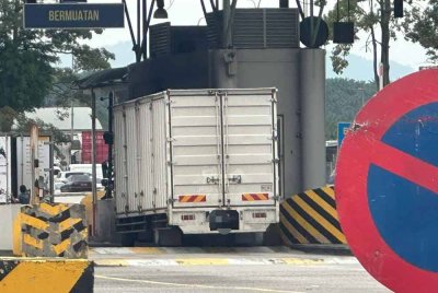 Lori dipercayai membawa muatan vape seludup.