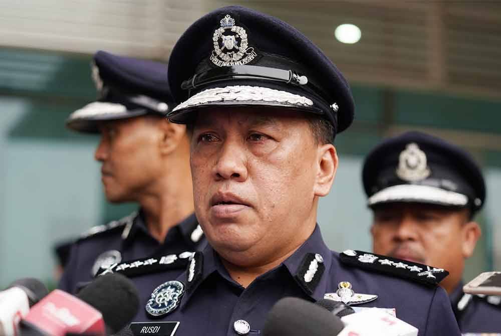 Rusdi memberitahu, berdasarkan siasatan dilakukan, pihaknya mendapati suspek terbabit adalah lelaki.