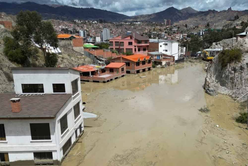 Rumah penduduk dinaiki air akibat limpahan Sungai Pasajahuira di La Paz, Bolivia - Foto: Agensi