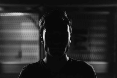 Video deepfake seolah-olah suspek adalah Prabowo berpura-pura menawarkan bantuan tunai kepada masyarakat.